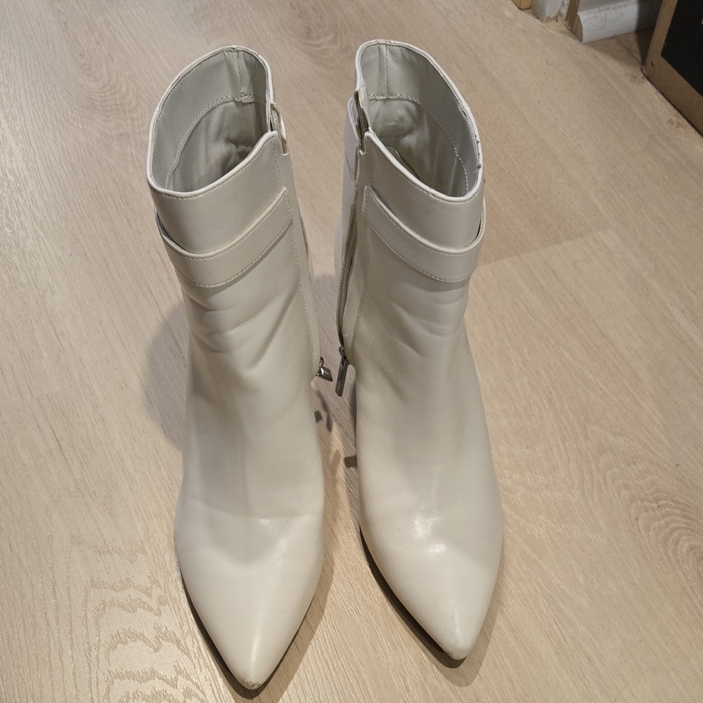 Calvin Klein Elegant White Ankle Boots
